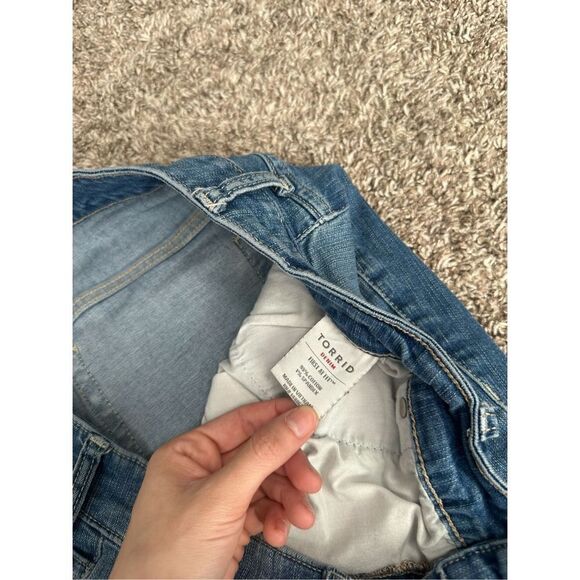 Torrid Slim Boot Jeans Stretchy Flare Leg Bootcut Medium Blue Wash High Rise 16R - Picture 5 of 11